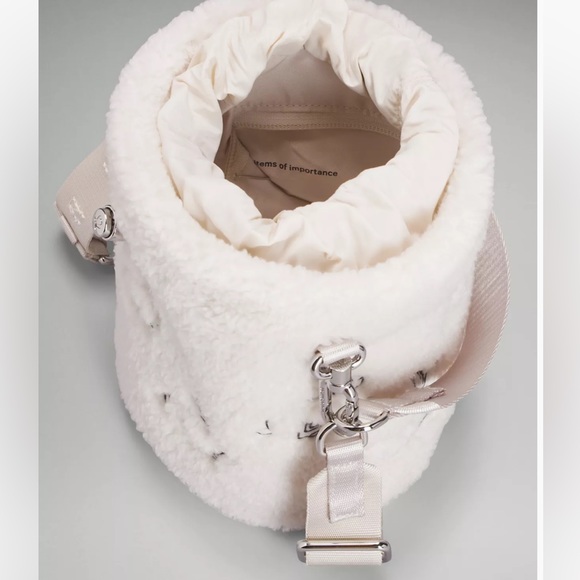 NWT Lululemon Lunar New Year Crossbody Bucket Bag Fleece 2.5L - Picture 4 of 4